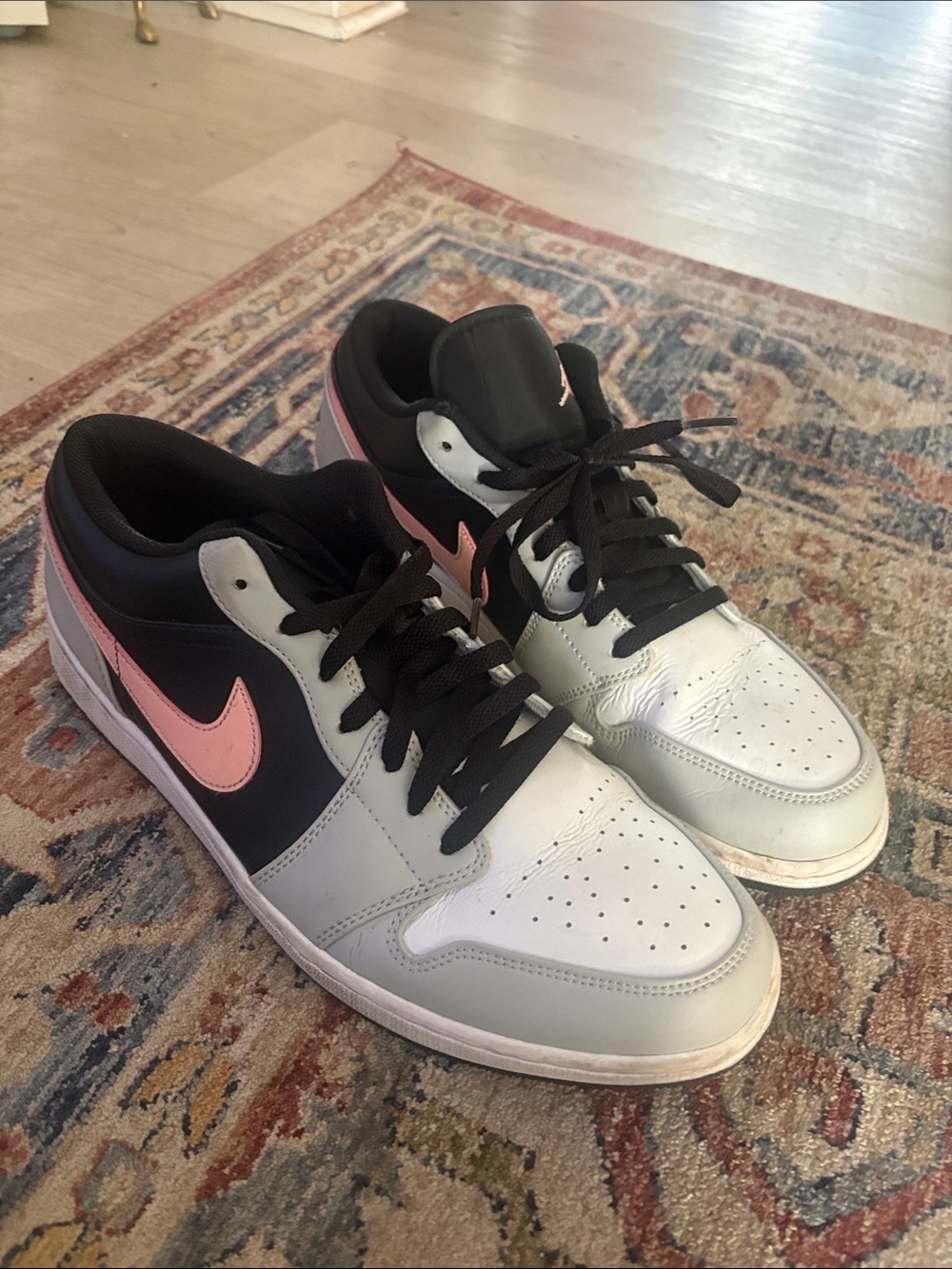 Jordan 1 Low - Picture 2 of 6